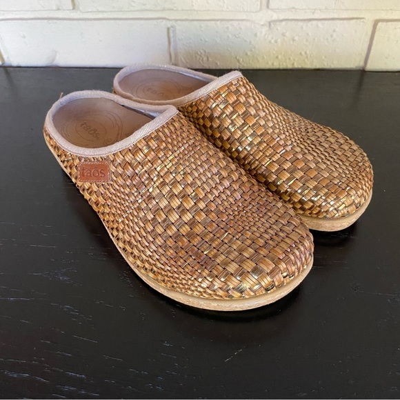 Taos Womens Primavera Woven Slip On Clog Tan Bronze Leather Mule Sz 7.5